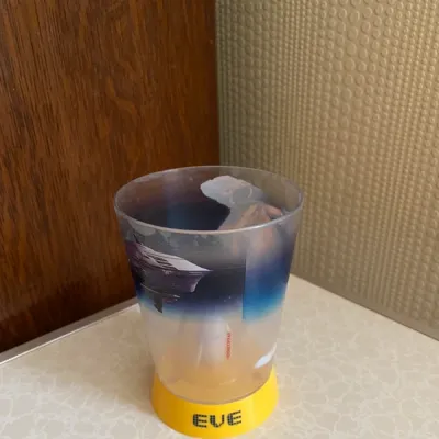 Gobelet en plastique avec figurine intégrée à l'intérieur Wall-E